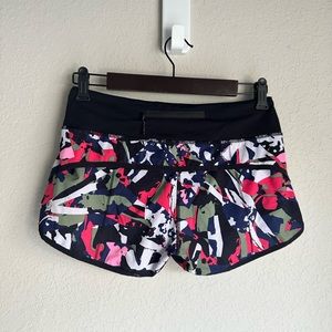 Lululemon Speed Short
Pop Cut Boom Juice Multi / Black Size 6 Shorts